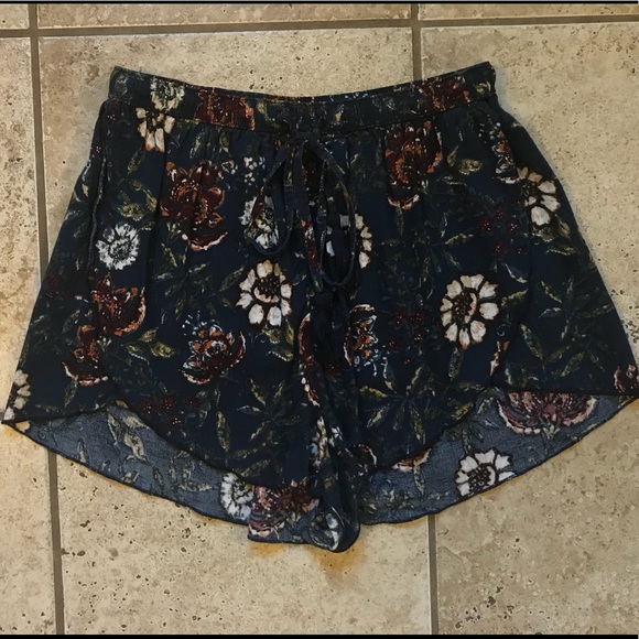 Loose floral shorts - Picture 2 of 2